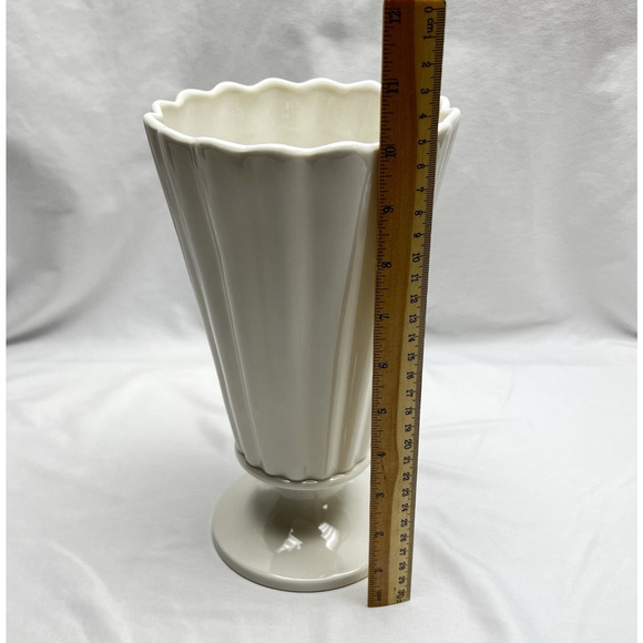 Villeroy & Boch Summer Flowers Footed Ivory Fluted Ceramic Vase 10" HTF - Picture 7 of 10